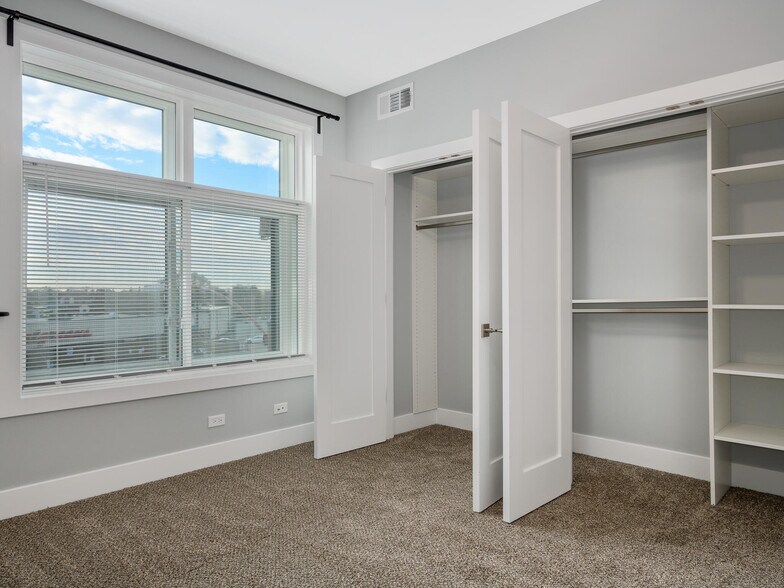 Building Photo - 5528 W Gettysburg St