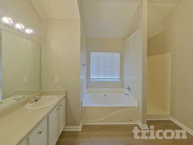 Building Photo - 1132 St Phillips Ct