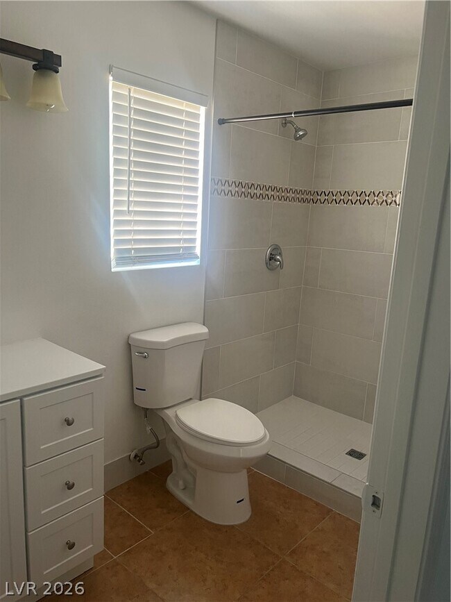 Building Photo - 1137 Pleasant Brook St