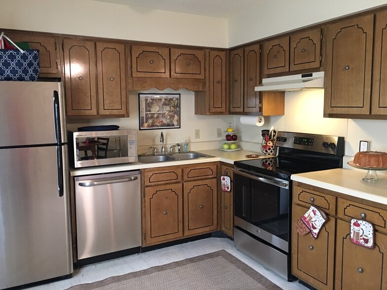 Enjoy new stainless steel kitchen appliances - 117 Michael Dr