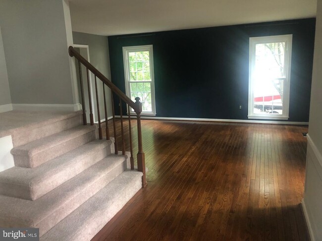 Building Photo - 8104 Overlake Ct