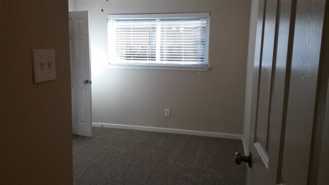 Building Photo - 11307 Rousseau Dr