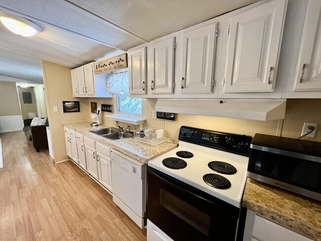 Building Photo - 50 Mandalay Dr