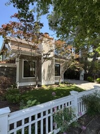 Building Photo - 730 University Dr