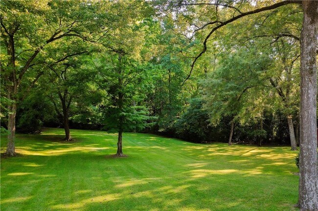 Building Photo - 152 Rivertown Rd