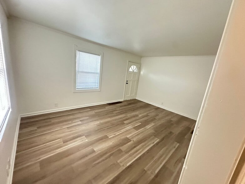 Building Photo - 2301 S Beacon St