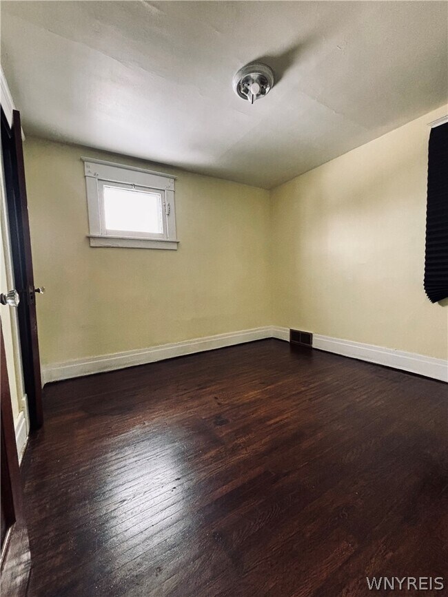 Building Photo - 297 Davidson Ave