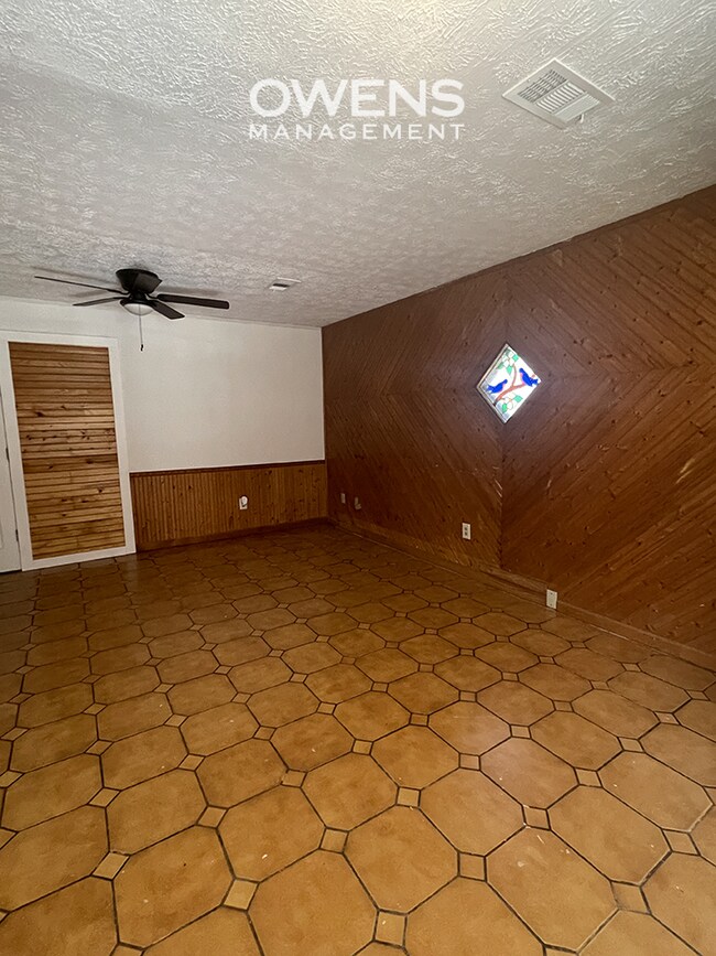 Building Photo - Private Retreat by the Creek