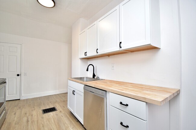 Building Photo - 1011 Epworth Ave