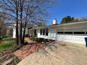 Building Photo - 3452 Quaker Ct
