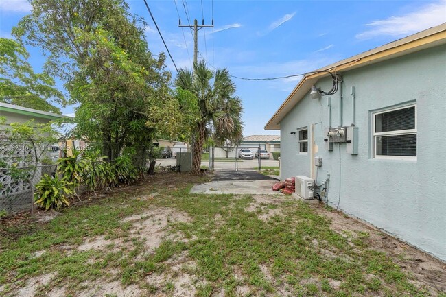 Building Photo - 1430 NW 27th Ave