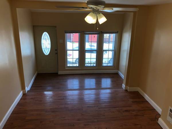Building Photo - Great 2BR/2BA home in Prime location in University City. Available Nov 5th