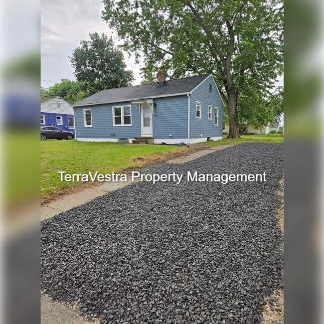 Building Photo - Renovated 3 Bed in Upper Deerfield