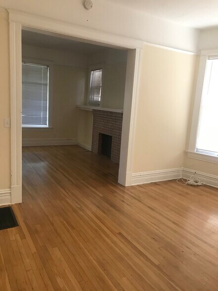 Building Photo - 213 W Washington Ave