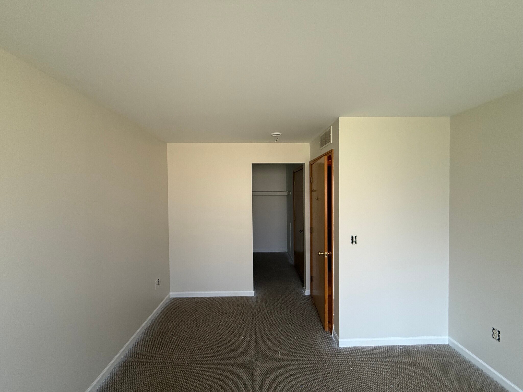 Building Photo - 2216 Frazho Rd