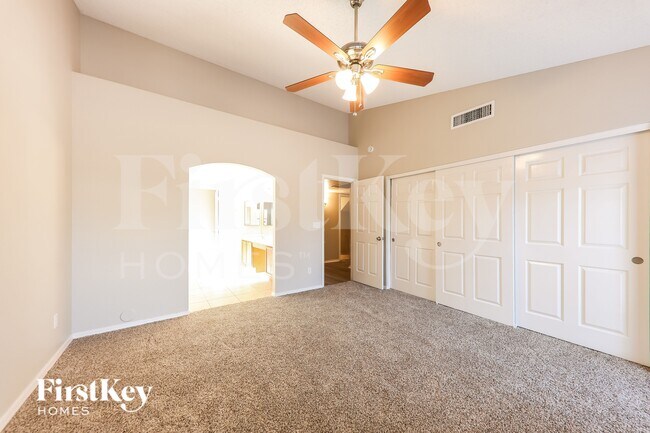 Building Photo - 4110 W Questa Dr