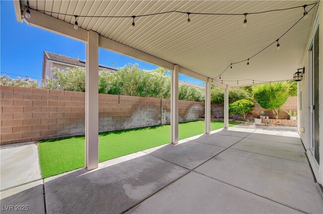Building Photo - 5033 Apache Valley Ave