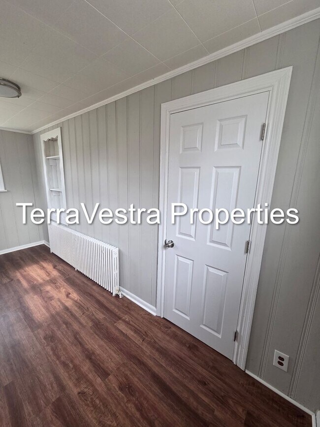 Building Photo - 31 S Myrtle St