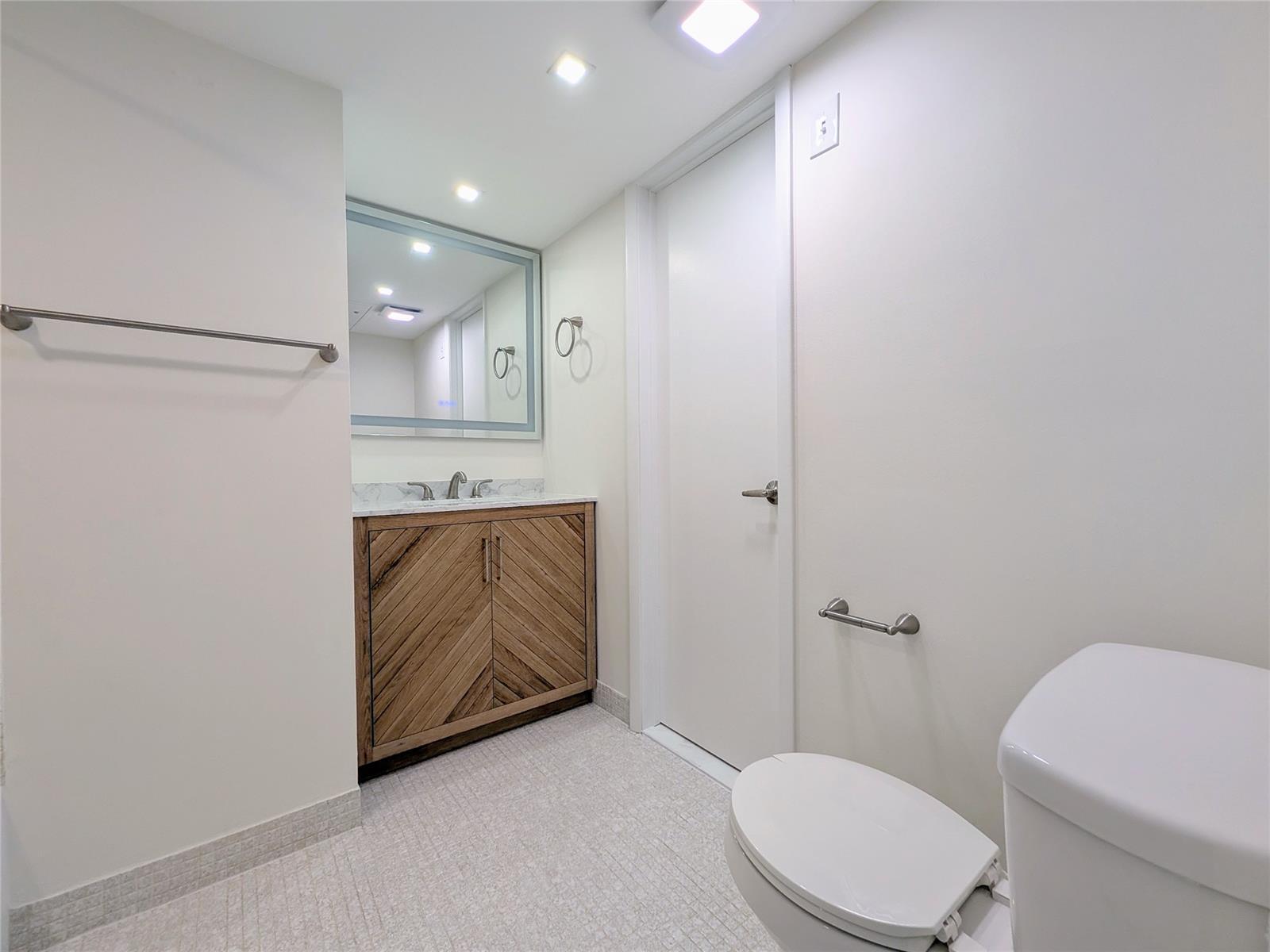 Building Photo - 3101 Oakland Shores Dr