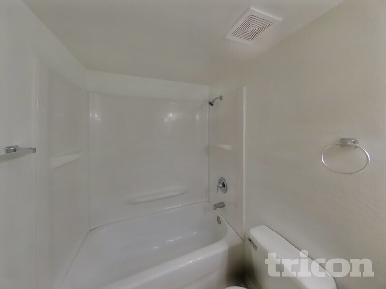 Building Photo - 14002 N 49th Ave