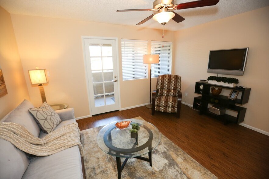 Building Photo - 7 W Mohawk Dr