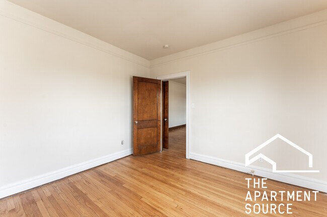 Building Photo - 1942 Grove Ave