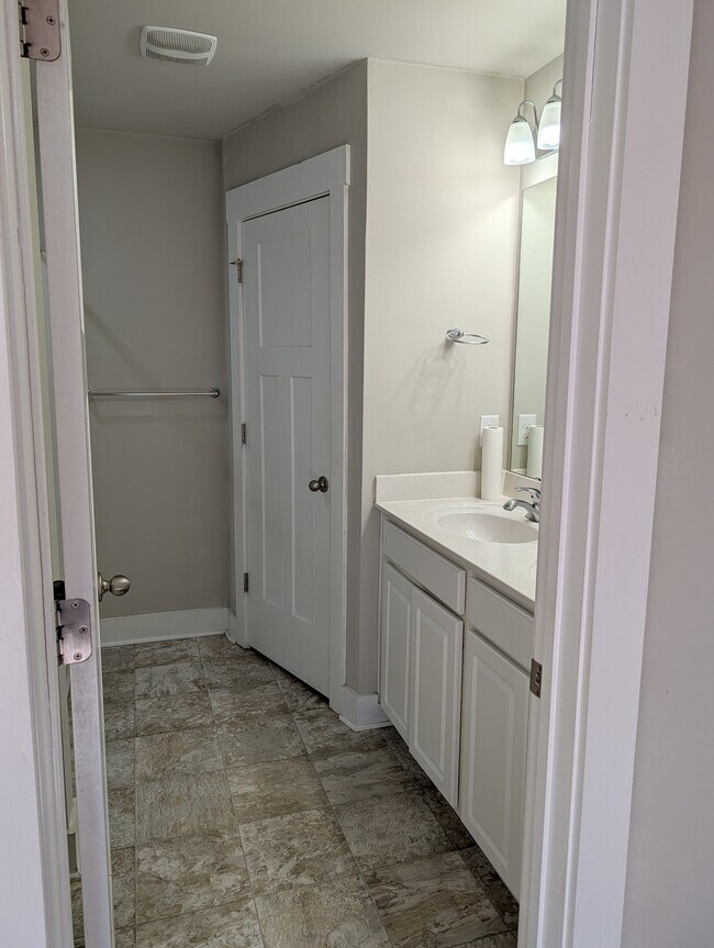 Building Photo - 222 Keaton Ct