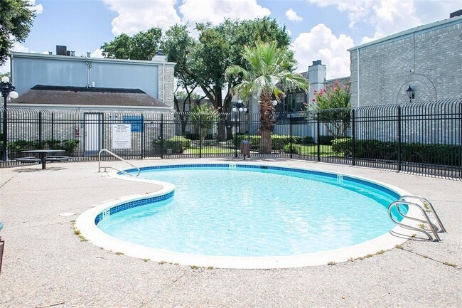Building Photo - 6606 De Moss Dr