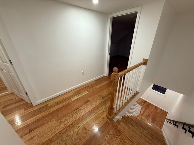 Building Photo - 23 E 44th St