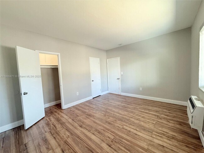 Building Photo - 9270 E Bay Harbor Dr