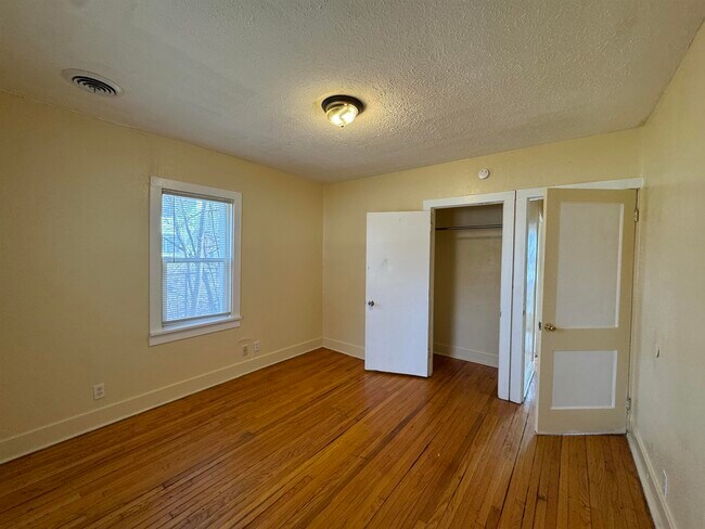 Building Photo - 2824 School St