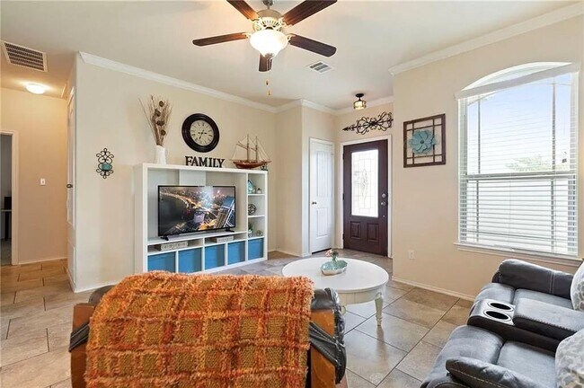 Building Photo - 156 Golden Eagle