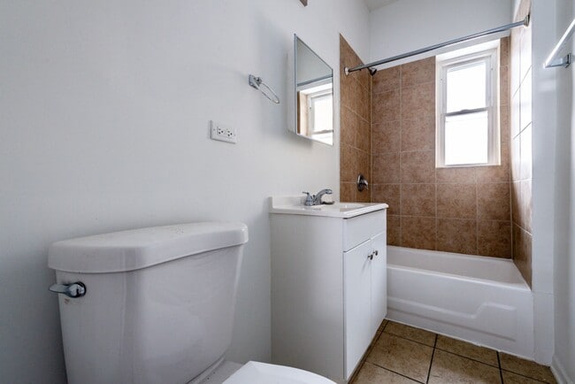 Building Photo - 6160-6212 S Martin Luther King Dr Chicago, IL 60637