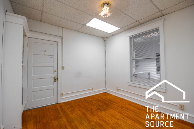 Building Photo - 3605 N Damen Ave