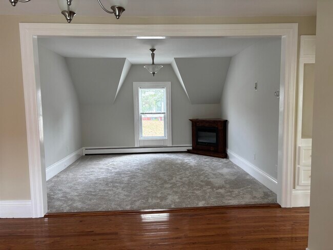 Building Photo - 92 Ashland St