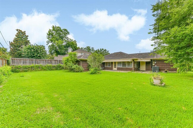 Building Photo - 3022 Broadmead Dr