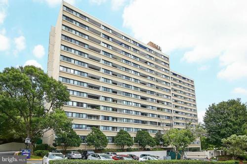 Building Photo - 5911 Edsall Rd., APT #705