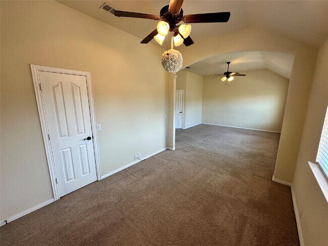 Building Photo - Stunning 3 Bedroom Home in Holland Meadows