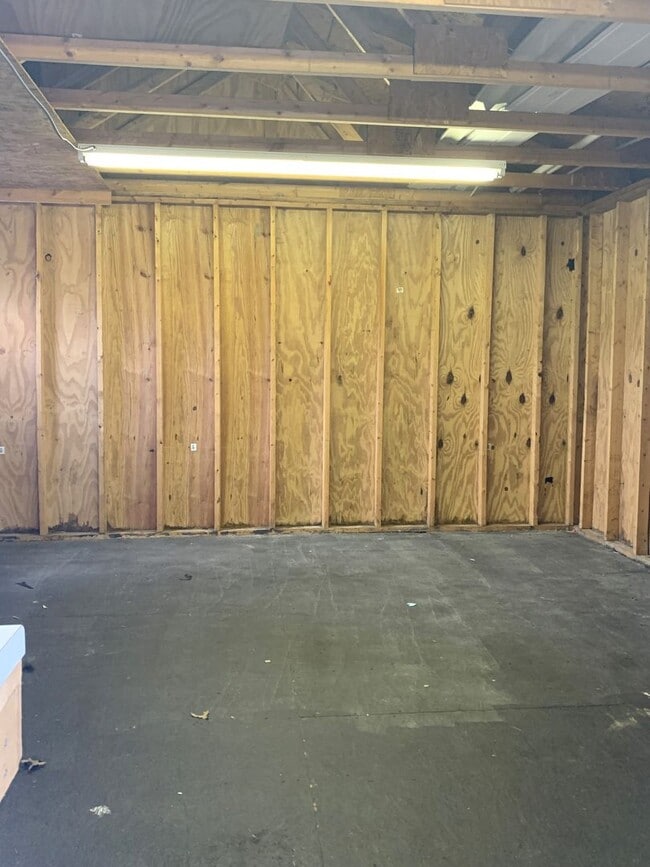 Building Photo - MOVE IN READY, APPLY NOW!!