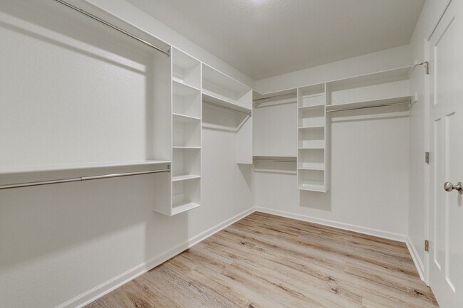 Building Photo - 2120 Shadow Falls Dr