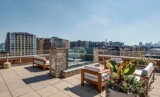 Building Photo - 1450 Washington St