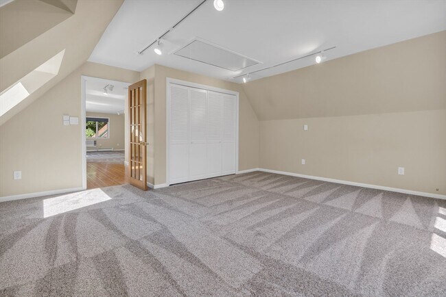 Building Photo - 606 Springs Rd