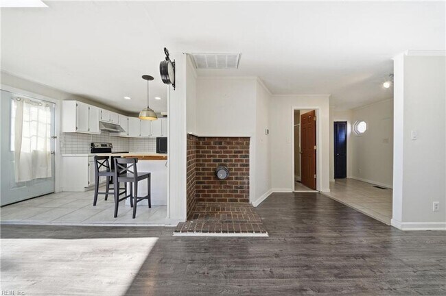 Building Photo - Charming 2 Bed, 2 Bath Home on Spacious Lot