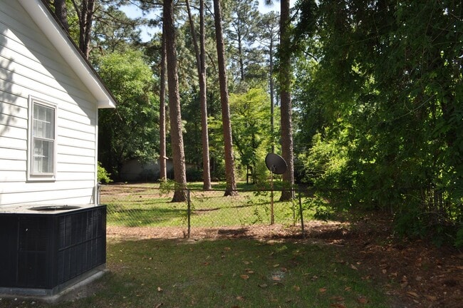 Building Photo - FOR RENT - Terrific location, great price....near everything!