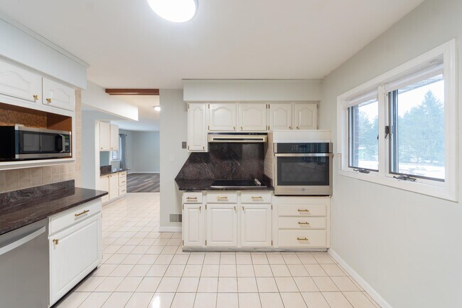 Building Photo - 46105 W Seven Mile Rd