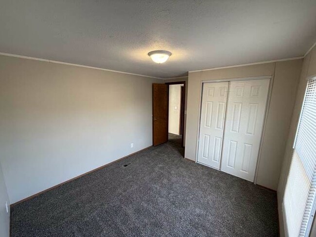 Building Photo - Spacious & Affordable 3BR Home in Belleville - Pet-Friendly, Central AC & Only $900!
