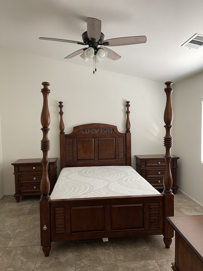 Spacious master bedroom - 265 W Tampico Dr