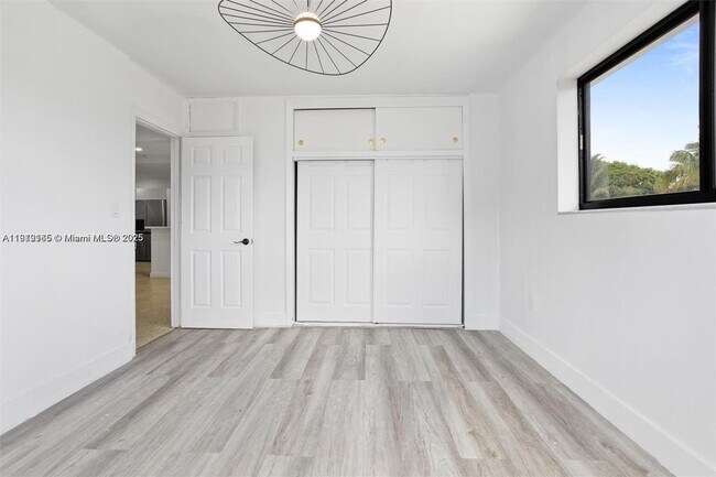 Building Photo - 72 NE 186th Terrace