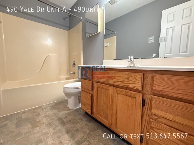Building Photo - 490 Yale Dr