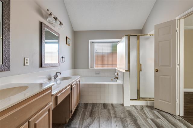 Building Photo - 2608 Glenridge Dr